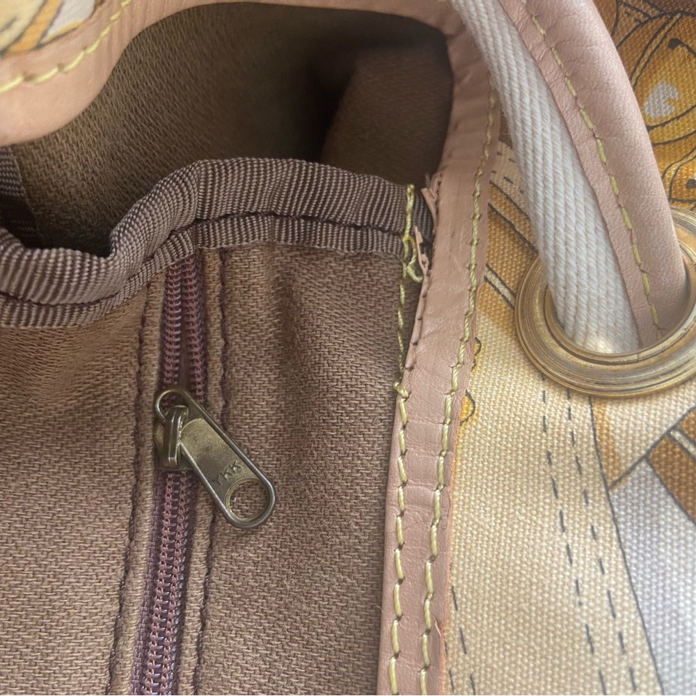 HOST PICK RARE LOEWE SHOULDER BAG - Picture 9 of 13